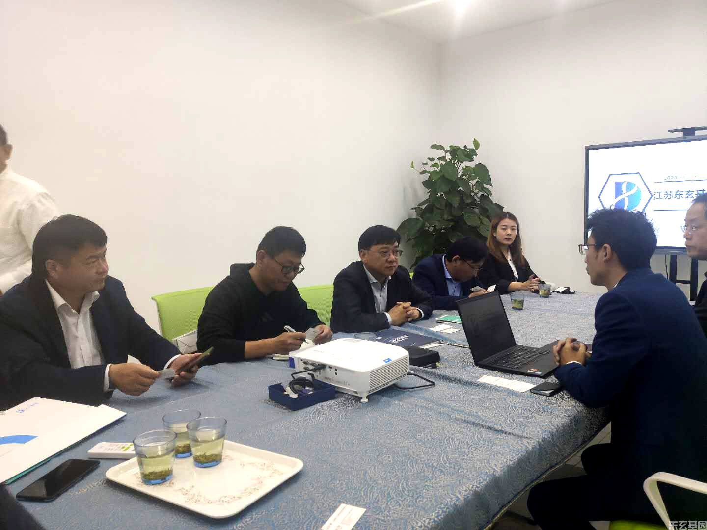 基因合成-上海金桥集团南汇投资相关领导考察交流03